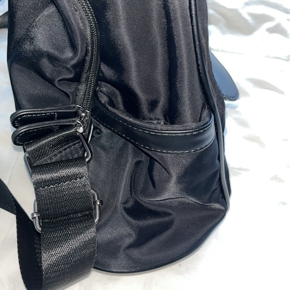 Black backpack - Picture 4 of 8